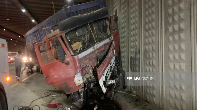 Bakıda altı avtomobilin iştirakı ilə baş verən qəza nəticəsində bağlanan yol açılıb - FOTO 