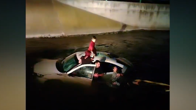 Beyləqanda maşın kanala düşdü - VİDEO