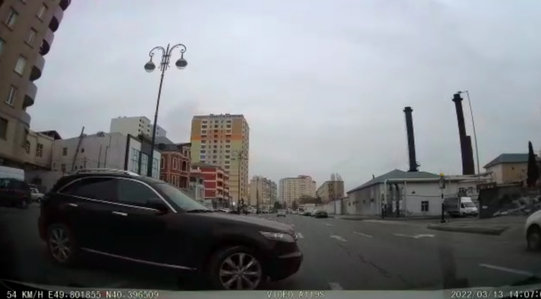 Yasamalda qaydanı pozan sürücü qəzaya səbəb oldu  - ANBAAN VİDEO