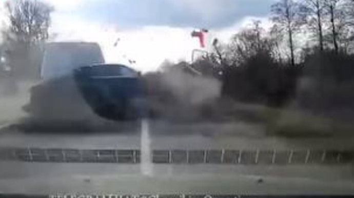 "BMW"-nin sərxoş sürücüsü bir neçə maşına çırpılıb qəza törətdi - VİDEO