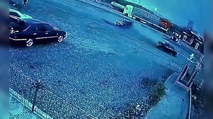 Qazaxda qayda pozan “Mercedes” ağır qəza törətdi - ANBAAN VİDEO