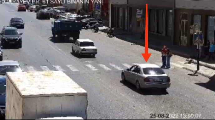 Bakıda piyadalar qayda pozdu, əvəzində sürücü cərimələndi - VİDEO