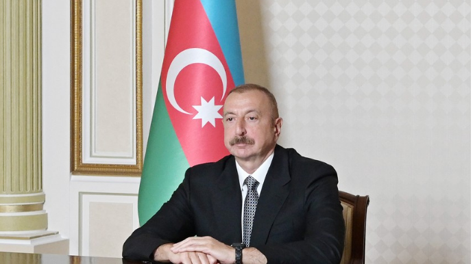 Ильхам Алиев  наградил азербайджанских женщин