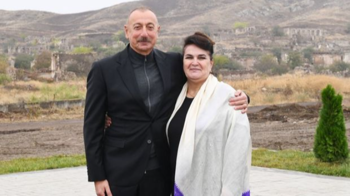 “Dəmir yumruğ”u öpmək istəyən xanəndə DANIŞDI   - VİDEO