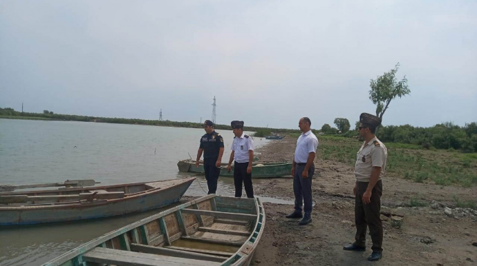 FHN: Kürdə istismara yararsız 20 ədəd sahibsiz taxta qayıq aşkar edilib - FOTO