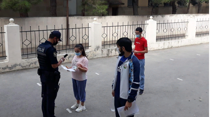 İmtahana buraxılış polis nəzarəti altında keçirilir - FOTO