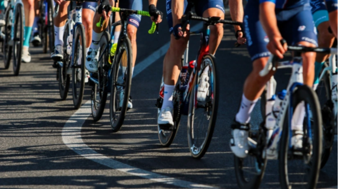 Veloyarışda kütləvi toqquşma – onlarla xəsarət alan var