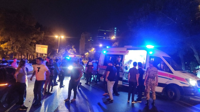 Nəsimi rayonunda avtomobil piyadanı vurdu - FOTO