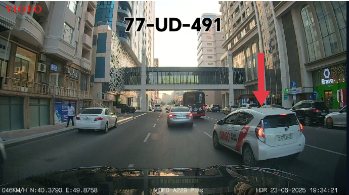 Bu sürücü taksi işləyir, amma hələ qanunla maşın sürə bilmir  - VİDEO