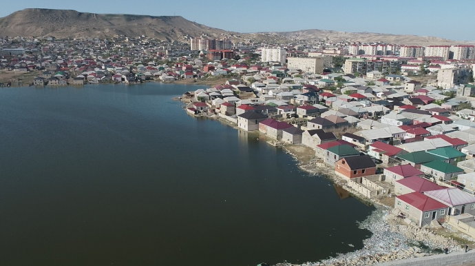 Lökbatanda evlərin həyətləri sudan təmizlənir - FOTO - VİDEO