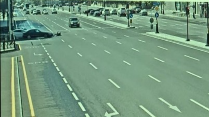 Bakıda sürücü qorxub mopedi aşırdı - ANBAAN VİDEO