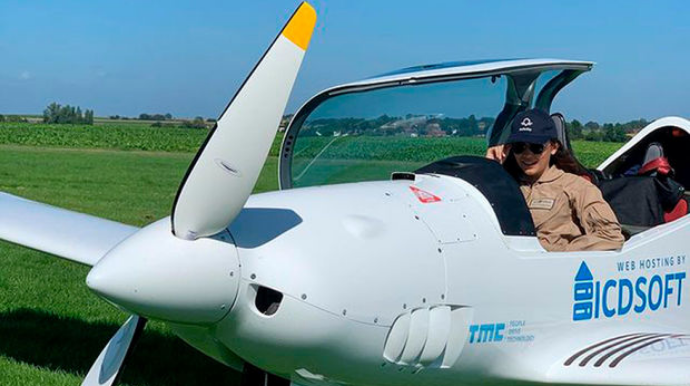 19 yaşlı qız təyyarə ilə təkbaşına dünyanı dövr edəcək   - FOTO