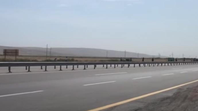Bu yolda piyada keçidinə böyük ehtiyac var - VİDEO