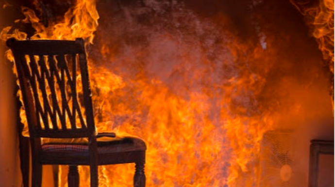 Bakıda üç bitişik ev yandı