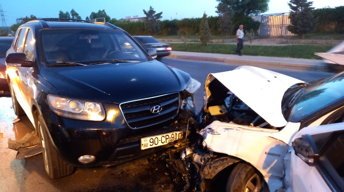 "AzSamand" 4 maşını əzdi:  Binəqədi yolunda hərəkət dayandı  - FOTO