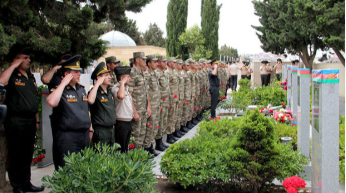 Milli Qəhrəman Mübariz İbrahimovun məzarı ziyarət edilib - FOTO 