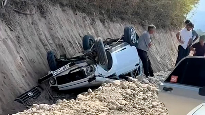 Ağdərə-Kəlbəcər yolunda idarəetmədən çıxan “VAZ” arxa düşdü - VİDEO