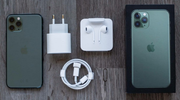 Apple вернет зарядное устройство в комплект поставки iPhone 12