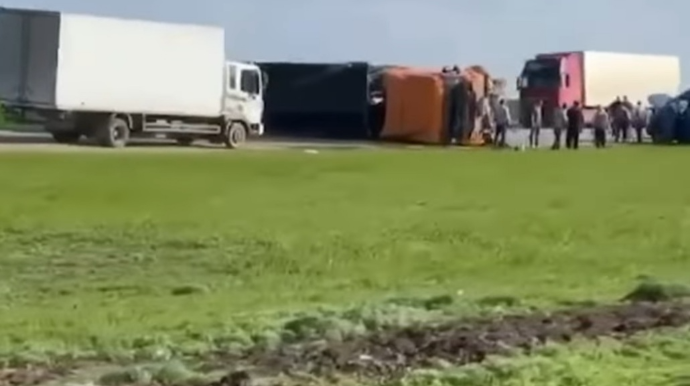 Dəhşətli yol qəzası   - uşaq avtobusu "Kamaz"la toqquşdu, ölənlər var - VİDEO