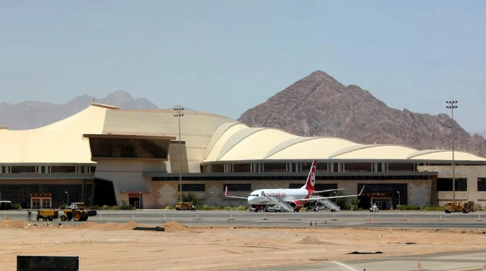 Azərbaycan vətəndaşları Misirdə hava limanında qaldılar - Səyahət şirkətindən AÇIQLAMA - VİDEO