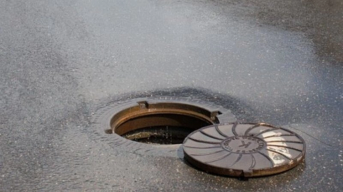 Beyləqanda dörd yaşlı uşaq kanalizasiya quyusuna düşərək öldü 