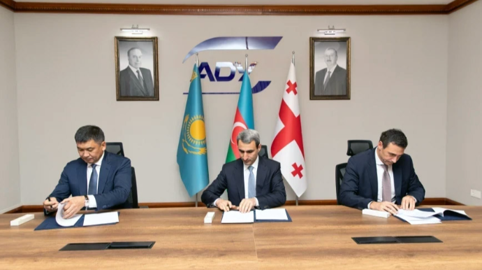 Çin şirkəti Azərbaycan, Gürcüstan və Qazaxıstan dəmiryol şirkətlərinin birgə müəssisəsinə qoşulub - FOTO