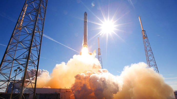 SpaceX запустила Falcon 9 с египетским спутником
