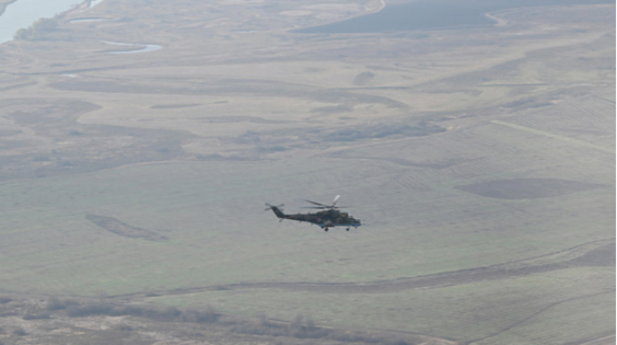 İlham Əliyevin təyyarəsini hərbi helikopterlər müşayiət etdi - VİDEO