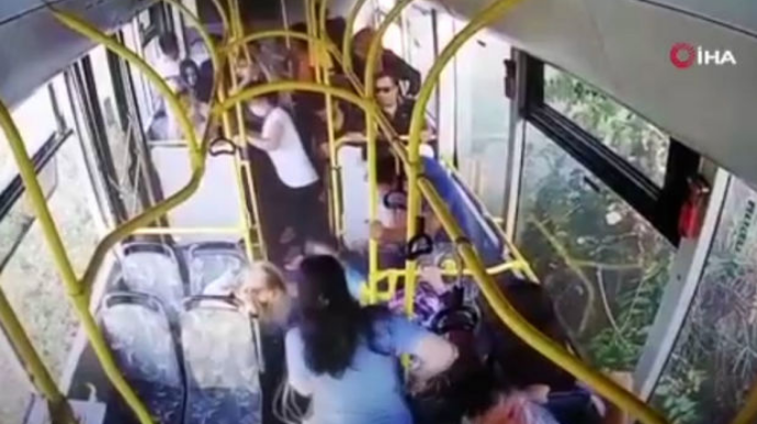 Türkiyədə 23 sərnişinin xəsarət aldığı qorxulu qəza: Avtobusun salonundan -  ANBAAN VİDEO 