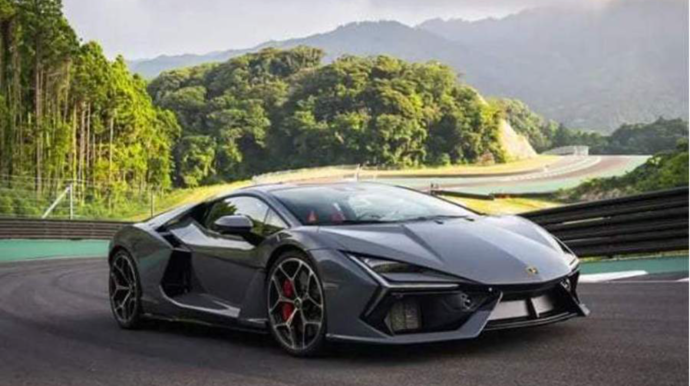 Arvadı və uşaqları üçün 200 milyon dollarlıq yarış yolu tikdirdi - FOTO 