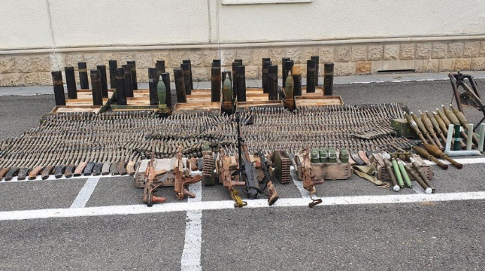 В Физули обнаружено значительное количество оружия и боеприпасов  - ФОТО