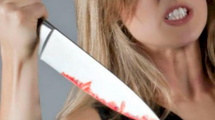 Azərbaycanda qadın ərini və qayınatasını bıçaqladı