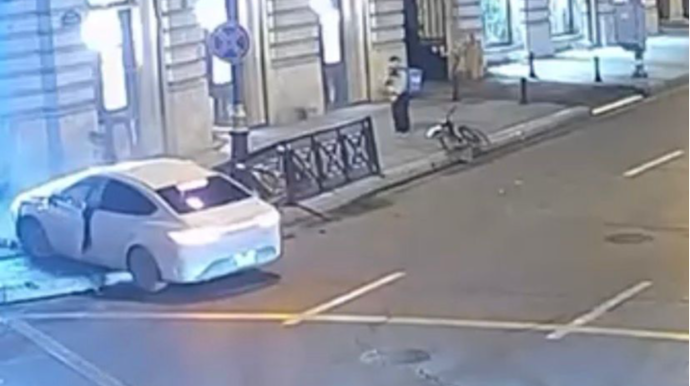 Водитель, проехавший на красный свет в Баку, стал причиной аварии - ВИДЕО