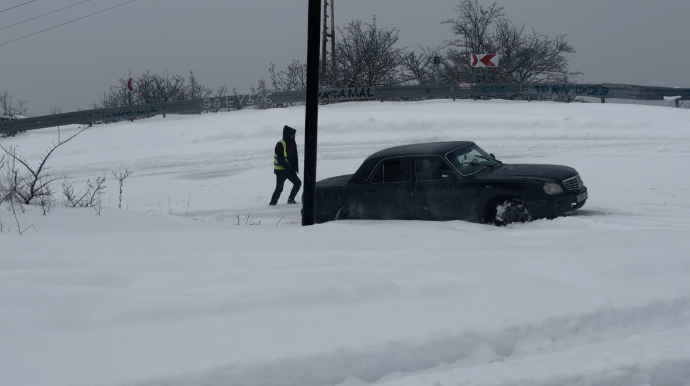 Güclü qar Bakı-Şamaxı-Yevlax yolunda çətinliklər yartdı - FOTO 
