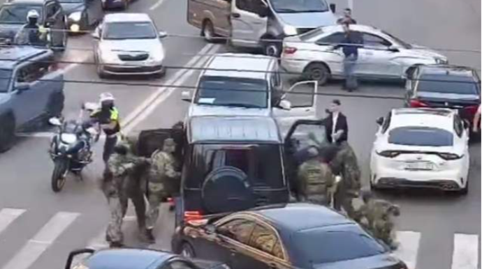 Yekaterinburqda Azərbaycan diasporunun rəhbərinin saxlanılmasının TAM VİDEOSU