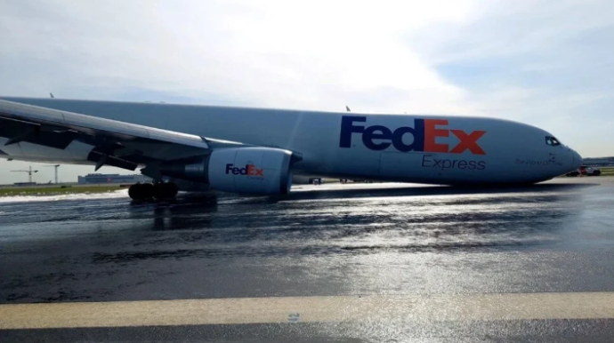 İstanbulda yük təyyarəsində nasazlıq yaranıb 