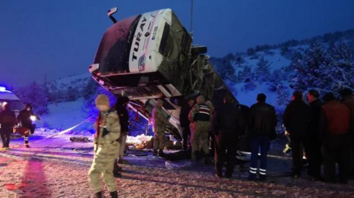 Ərzincanda avtobus aşıb, ölənlər var 