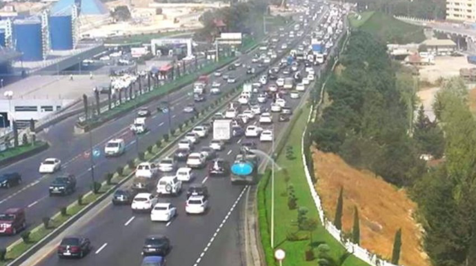 Bakıda iki istiqamətdə sıxlıq müşahidə olunur