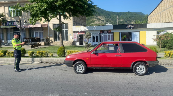 Balakəndə dayanma-durma qaydalarını pozan sürücülər cərimələnib  - FOTO