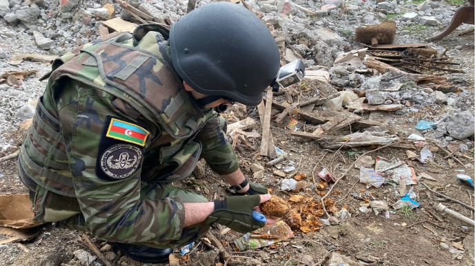 Xətai rayonu ərazisində hərbi sursat aşkar edilib - VİDEO 