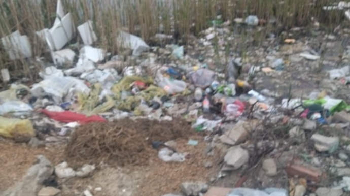 Saray qəsəbəsinin bu ərazisini zibillik, üfunət basıb - Sakinlərin şikayətinə baxılmır   - VİDEO