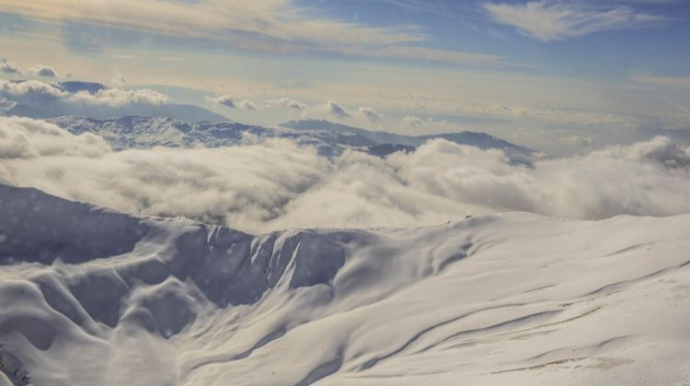 Xınalıq yolunda qar uçqunu olub