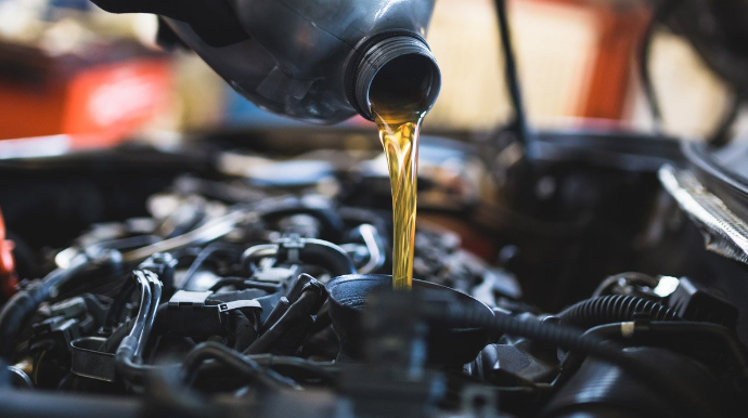 Türkiyədən mühərrik yağı gətirib "Yapon yağı" adıyla satan şəxs tutuldu - RƏSMİ 