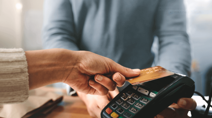 Nağdsız ödənişlərin aylıq həcmi 10 milyard manata yaxınlaşdı