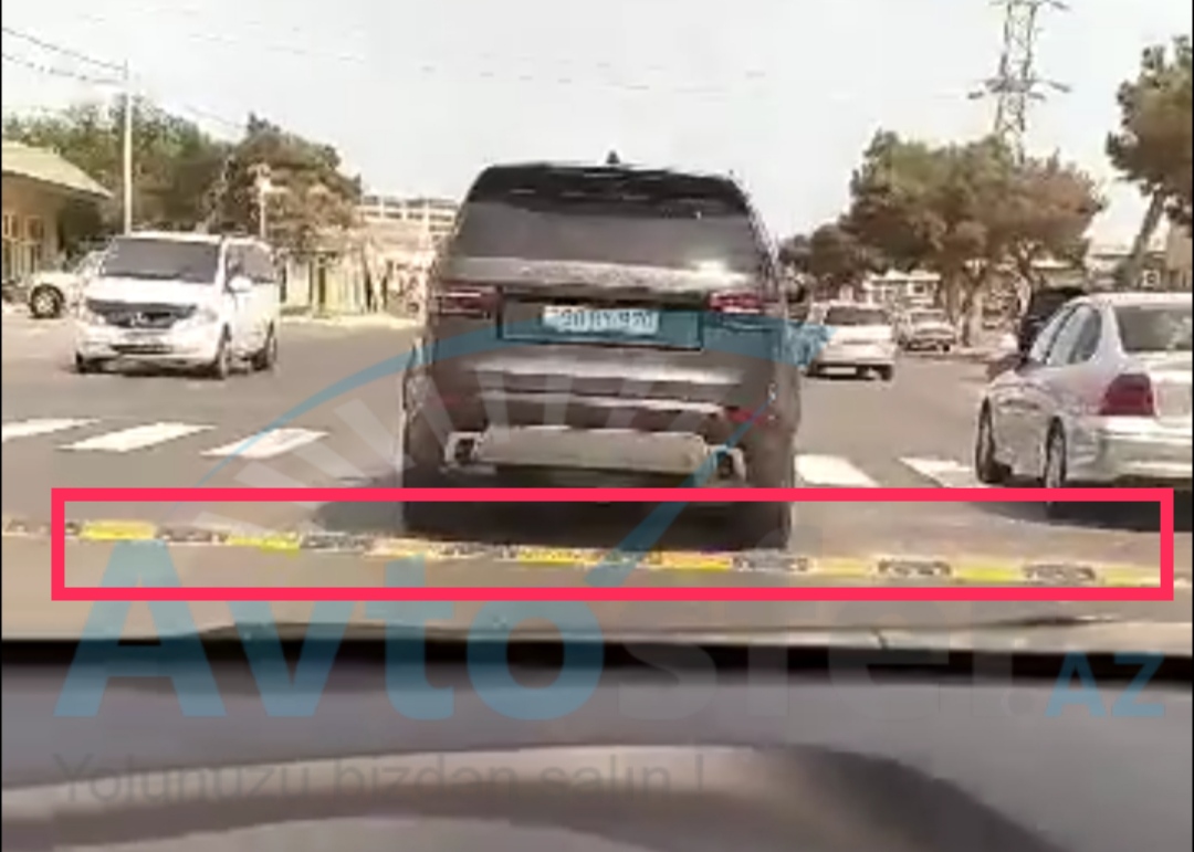 Bakıda yola maneə quraşdırıb sürücülərin hərəkətini çətinləşdirdilər - VİDEO