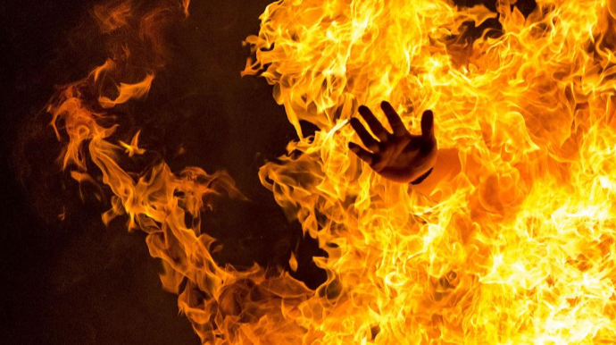 Xaçmazda qadın özünü yandırıb