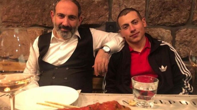 Nikolun “qaçırılan” oğlu maşından tullanır... – VİDEO 