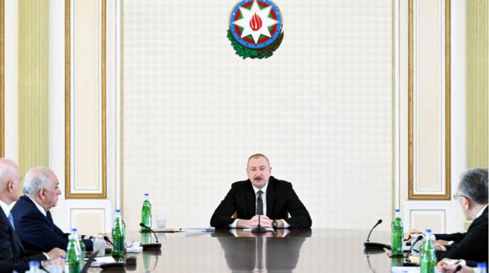 Как только начинаются ливни, городской транспорт в Баку оказывается в парализованном состоянии - Ильхам Алиев