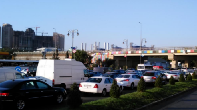 Bu yollarda sıxlıq var - Sürücülərin DİQQƏTİNƏ 