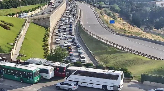 Paytaxtın bu küçələrində sıxlıq müşahidə olunur - SİYAHI